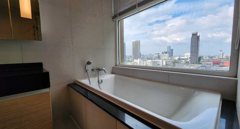 For rent 3 bedrooms apartment in Khlong Toei, Bangkok