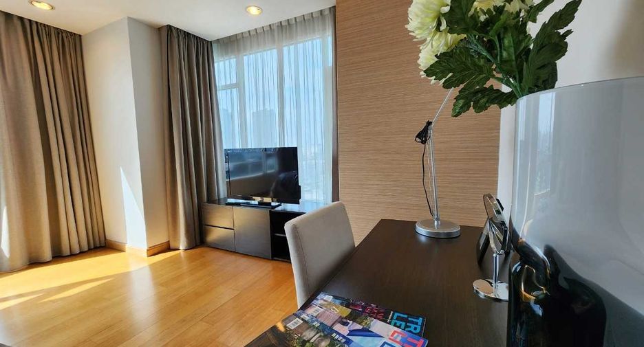For rent 3 bedrooms apartment in Khlong Toei, Bangkok