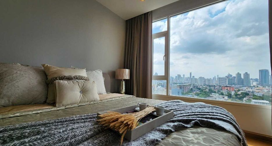 For rent 3 bedrooms apartment in Khlong Toei, Bangkok
