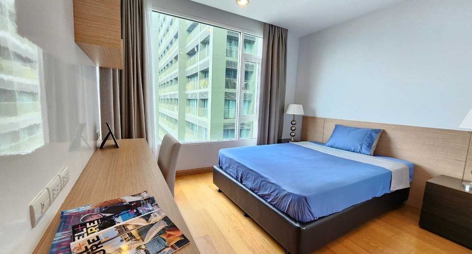 For rent 3 bedrooms apartment in Khlong Toei, Bangkok