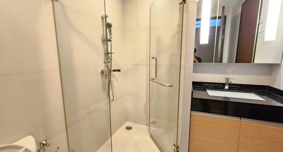 For rent 3 bedrooms apartment in Khlong Toei, Bangkok