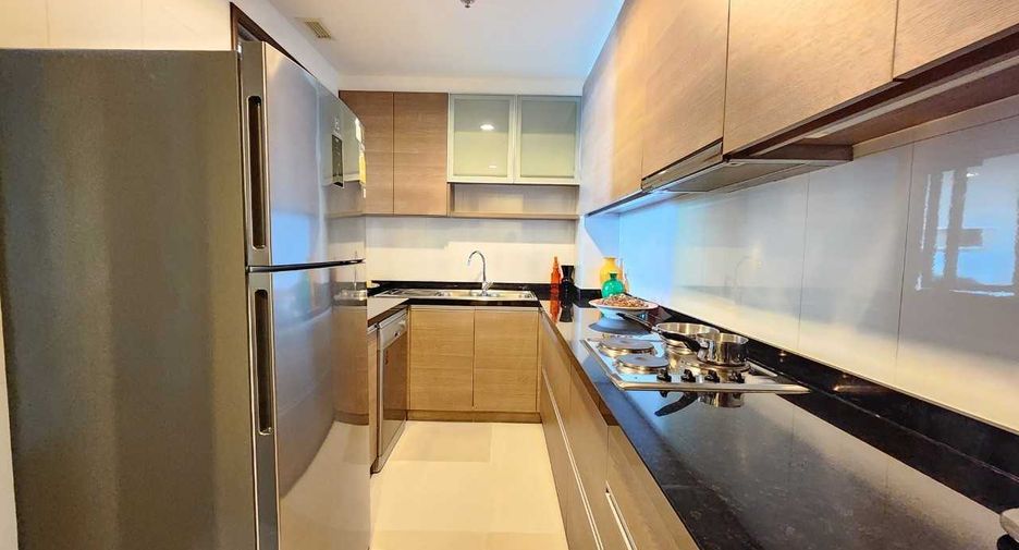 For rent 3 bedrooms apartment in Khlong Toei, Bangkok