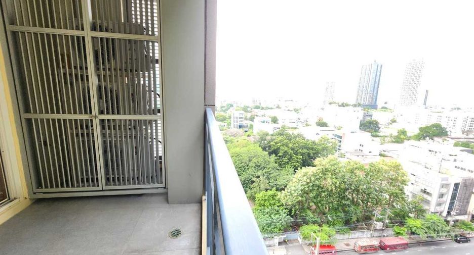 For rent 3 bedrooms apartment in Khlong Toei, Bangkok