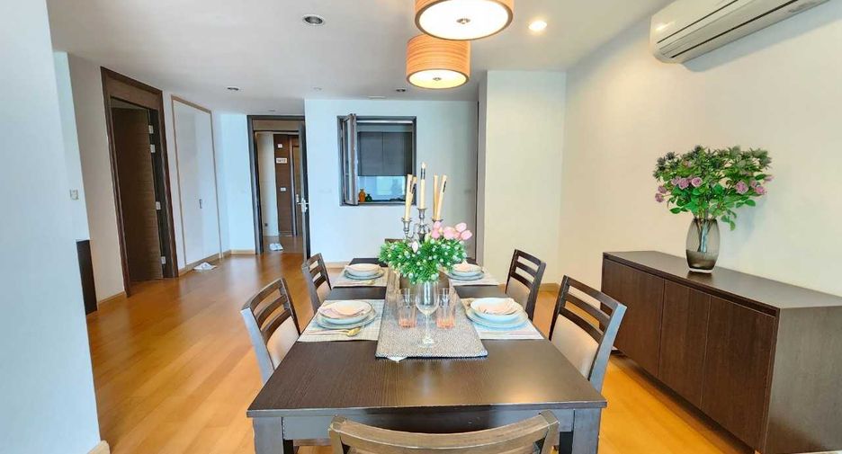 For rent 3 bedrooms apartment in Khlong Toei, Bangkok