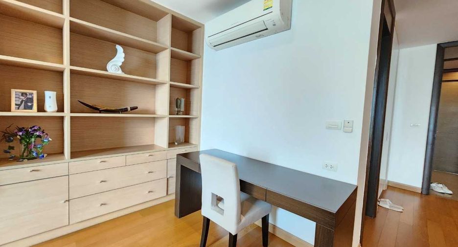 For rent 3 bedrooms apartment in Khlong Toei, Bangkok