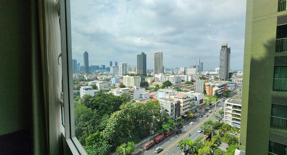 For rent 3 bedrooms apartment in Khlong Toei, Bangkok