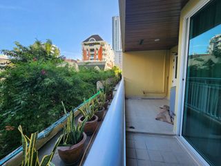 Apartamento en alquiler de 3 habitaciones en Khlong Toei, Bangkok