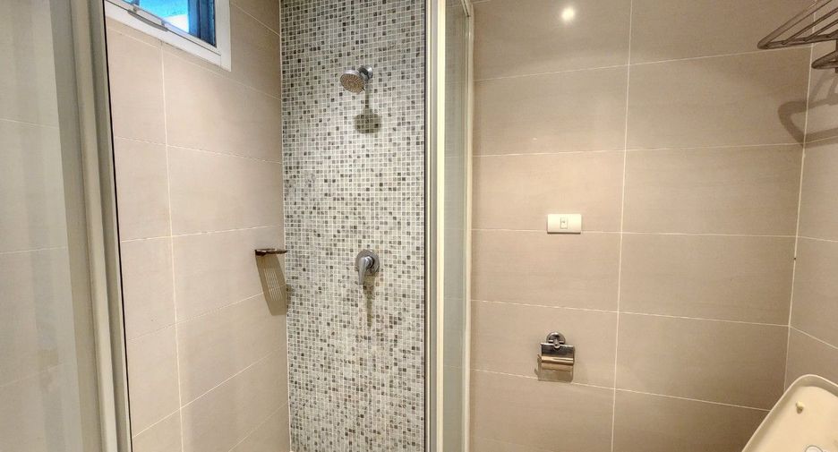 For rent 3 bedrooms apartment in Khlong Toei, Bangkok