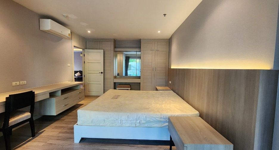 For rent 3 bedrooms apartment in Khlong Toei, Bangkok