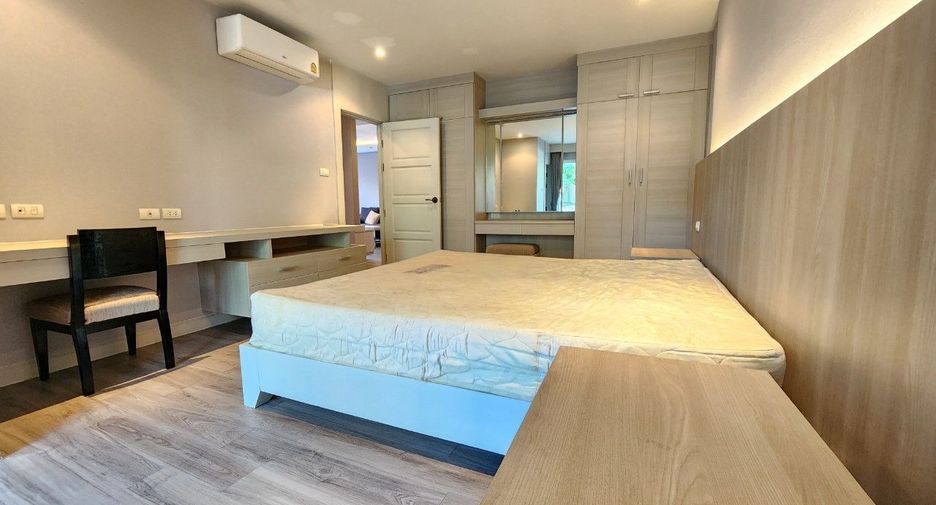 For rent 3 bedrooms apartment in Khlong Toei, Bangkok