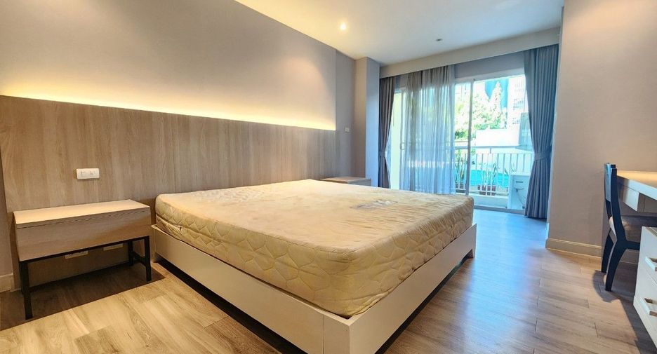 For rent 3 bedrooms apartment in Khlong Toei, Bangkok