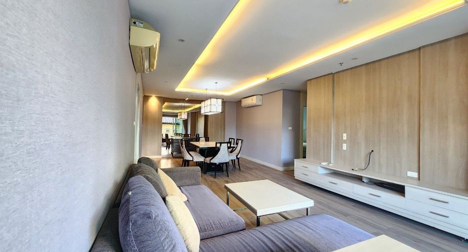 For rent 3 bedrooms apartment in Khlong Toei, Bangkok