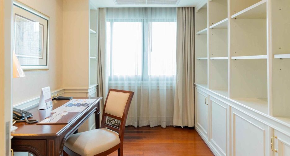 For rent 4 bedrooms apartment in Khlong Toei, Bangkok