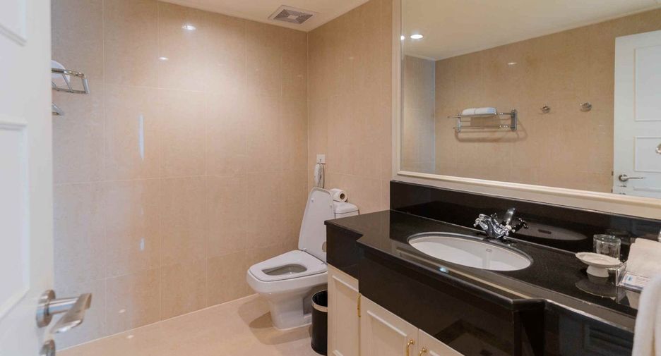 For rent 4 bedrooms apartment in Khlong Toei, Bangkok