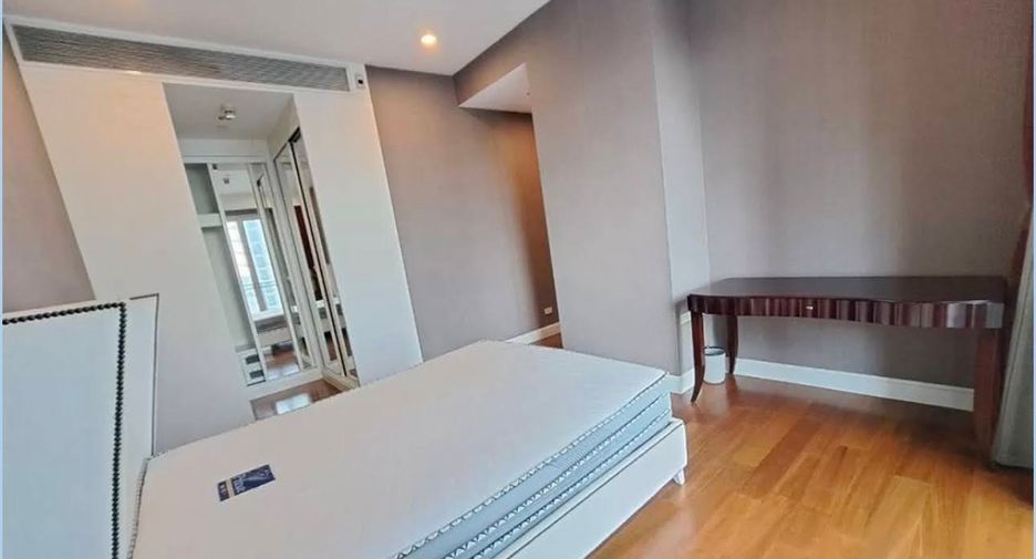 For rent and for sale 3 bedrooms condo in Pathum Wan, Bangkok