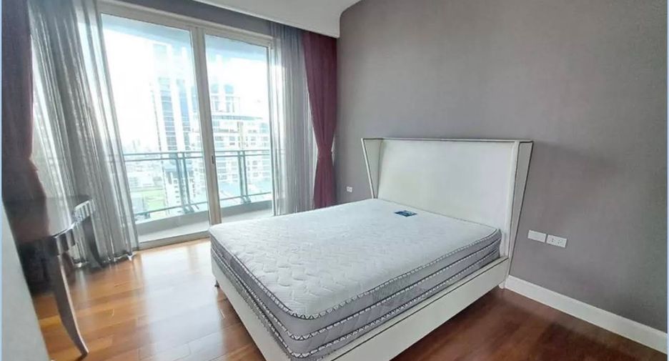 For rent and for sale 3 bedrooms condo in Pathum Wan, Bangkok