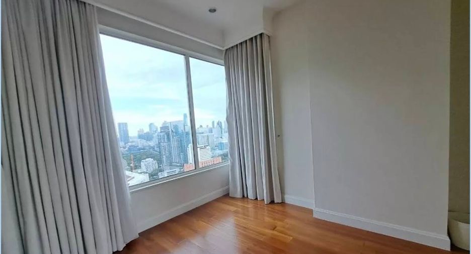 For rent and for sale 3 bedrooms condo in Pathum Wan, Bangkok