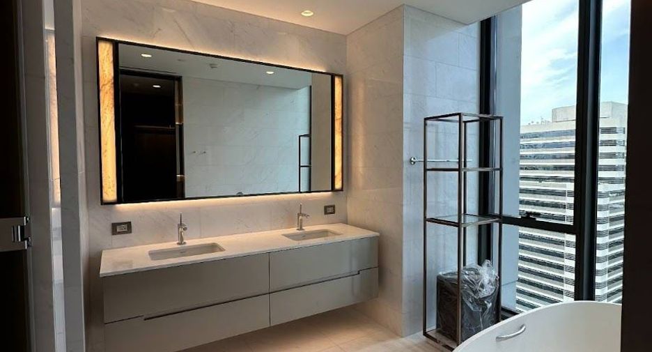 For sale 3 bedrooms condo in Pathum Wan, Bangkok