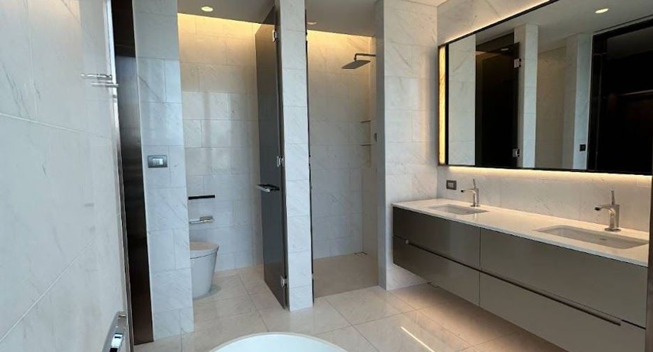 For sale 3 bedrooms condo in Pathum Wan, Bangkok