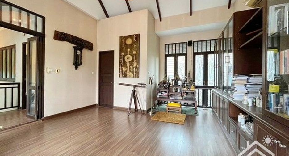 For sale 3 bedrooms house in Si Racha, Chonburi