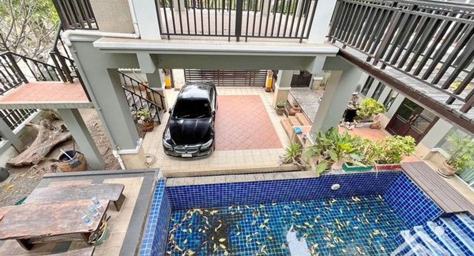 For sale 3 bedrooms house in Si Racha, Chonburi