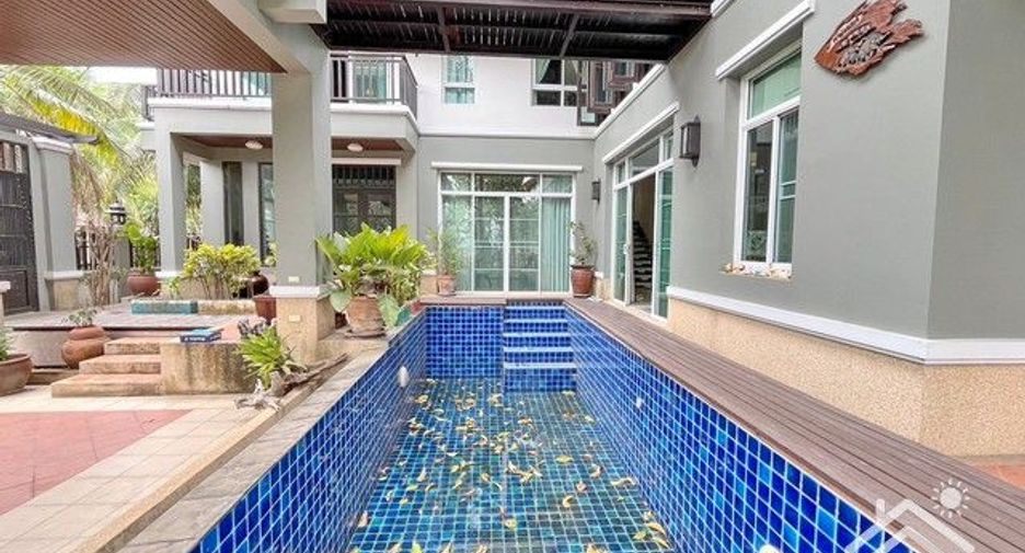For sale 3 bedrooms house in Si Racha, Chonburi