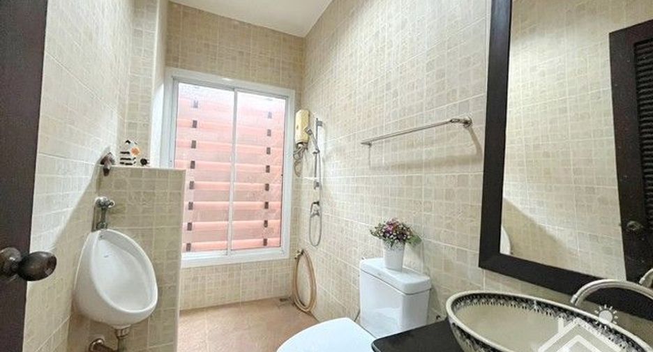 For sale 3 bedrooms house in Si Racha, Chonburi