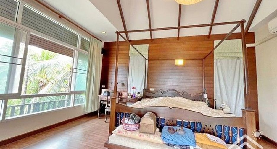 For sale 3 bedrooms house in Si Racha, Chonburi
