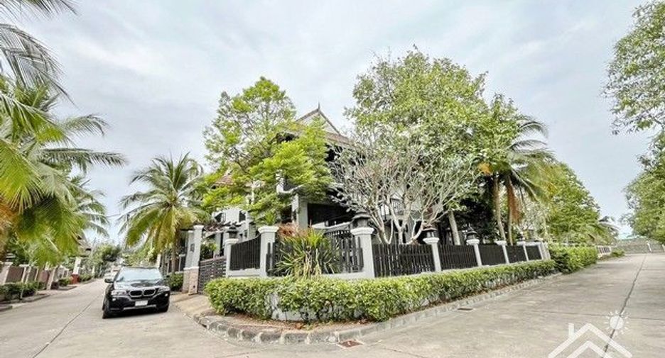 For sale 3 bedrooms house in Si Racha, Chonburi