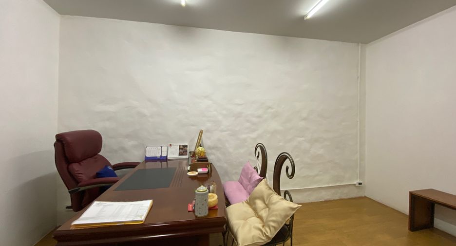 Gewerbefläche zum Kauf mit 34 Zimmer in Mueang Chiang Mai, Chiang Mai