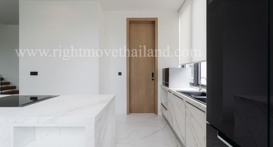 For rent and for sale 3 bedrooms townhouse in Watthana, Bangkok