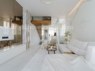 Casa adosada en alquiler y en venta de 3 habitaciones en Watthana, Bangkok