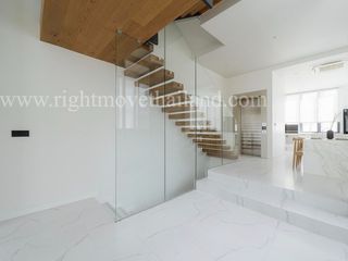 Casa adosada en alquiler y en venta de 3 habitaciones en Watthana, Bangkok