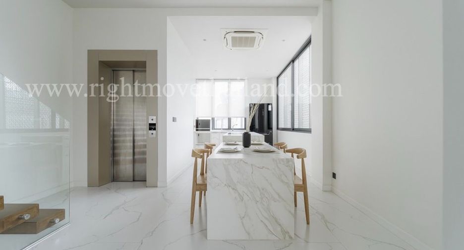 For rent and for sale 3 bedrooms townhouse in Watthana, Bangkok
