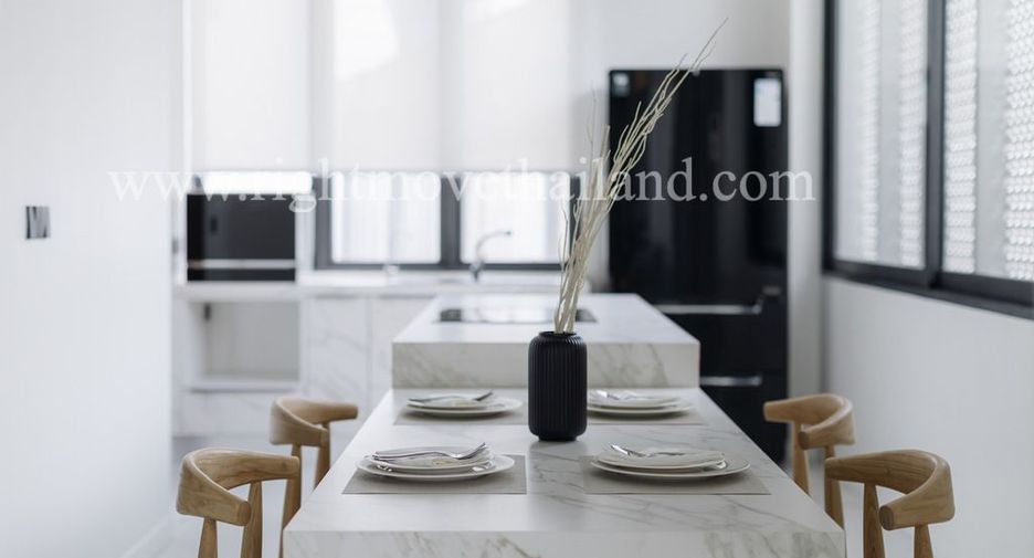For rent and for sale 3 bedrooms townhouse in Watthana, Bangkok