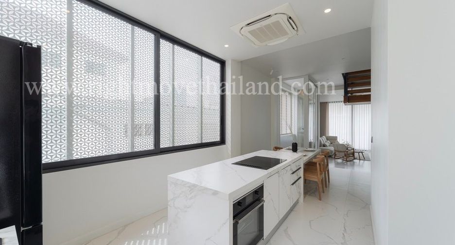 For rent and for sale 3 bedrooms townhouse in Watthana, Bangkok
