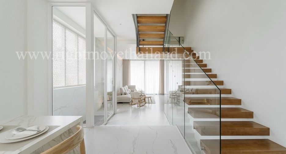 For rent and for sale 3 bedrooms townhouse in Watthana, Bangkok