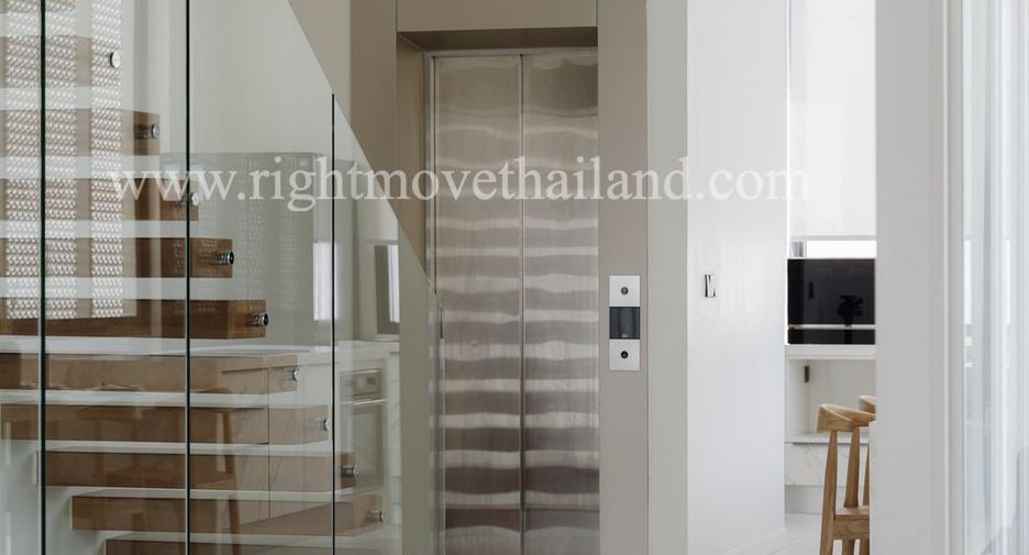 For rent and for sale 3 bedrooms townhouse in Watthana, Bangkok