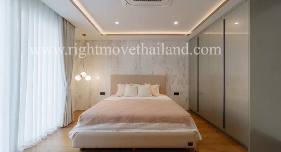 For rent and for sale 3 bedrooms townhouse in Watthana, Bangkok