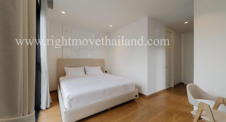 For rent and for sale 3 bedrooms townhouse in Watthana, Bangkok