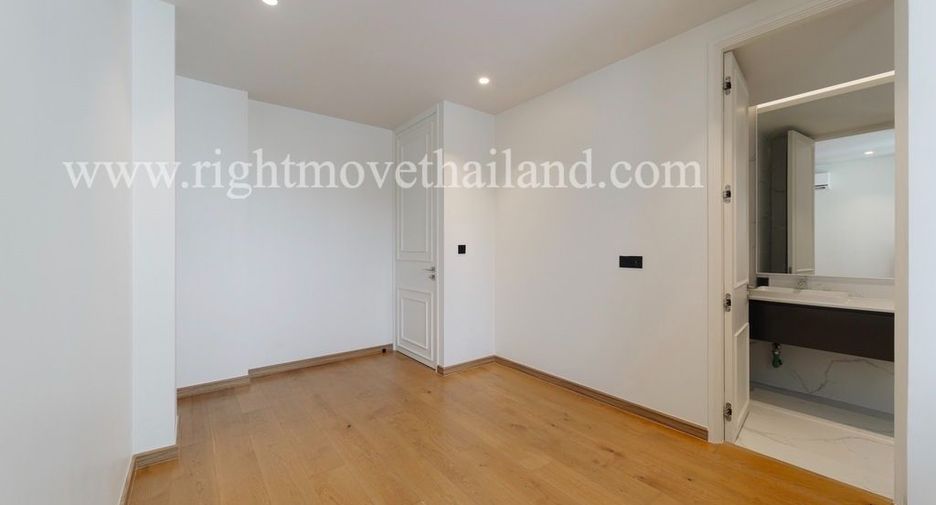 For rent and for sale 3 bedrooms townhouse in Watthana, Bangkok