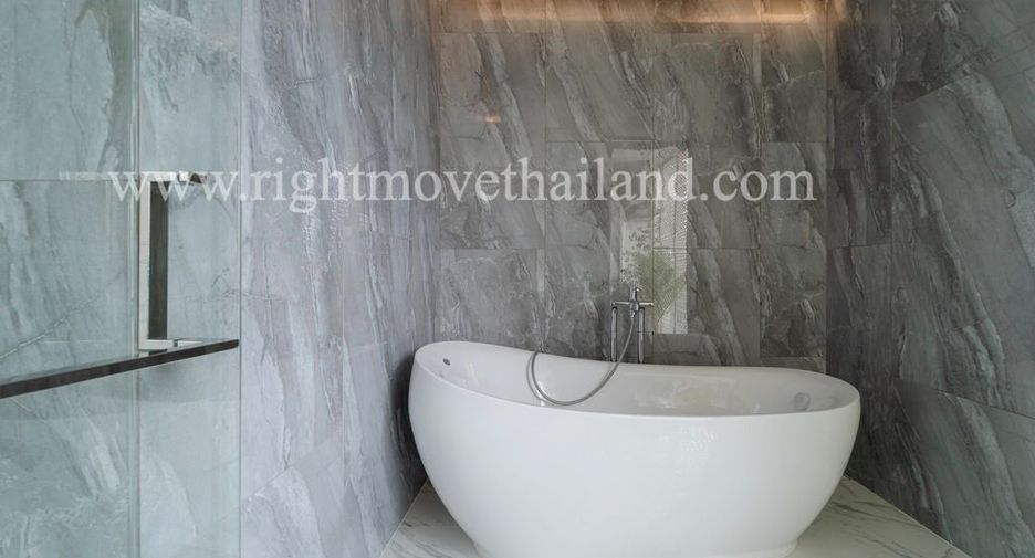 For rent and for sale 3 bedrooms townhouse in Watthana, Bangkok
