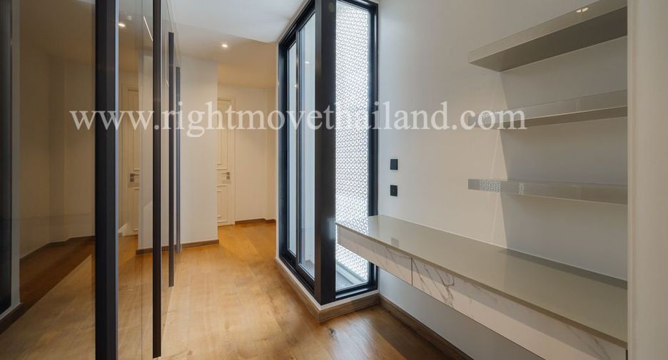 For rent and for sale 3 bedrooms townhouse in Watthana, Bangkok