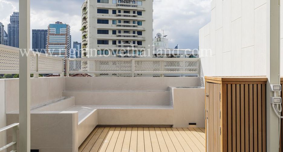 For rent and for sale 3 bedrooms townhouse in Watthana, Bangkok