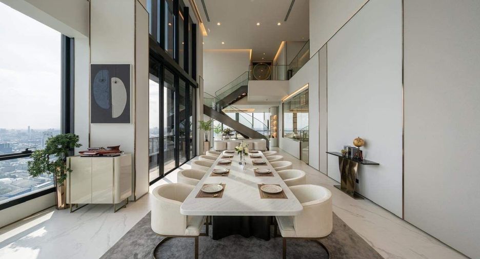 For rent 3 bedrooms condo in Khlong Toei, Bangkok