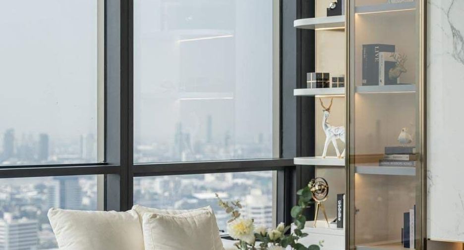 For rent 3 bedrooms condo in Khlong Toei, Bangkok