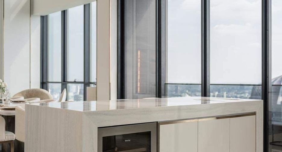 For rent 3 bedrooms condo in Khlong Toei, Bangkok