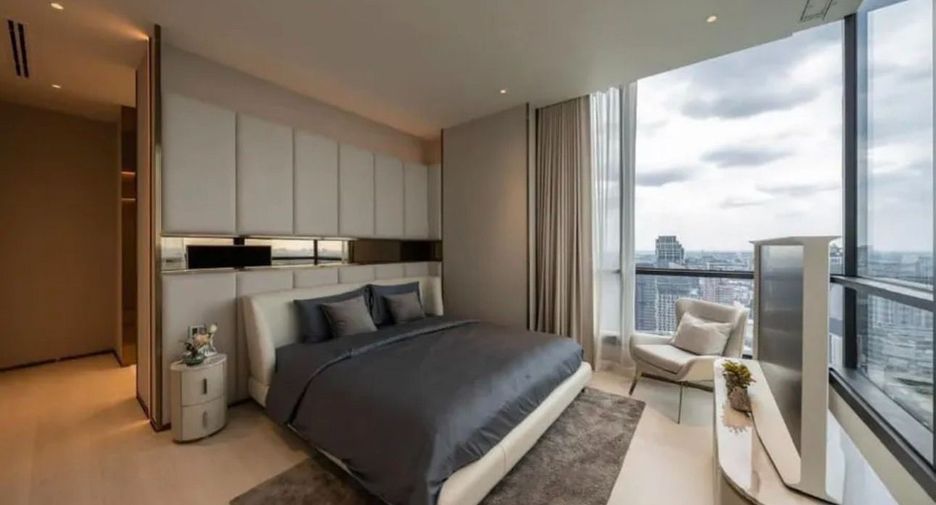 For rent 3 bedrooms condo in Khlong Toei, Bangkok