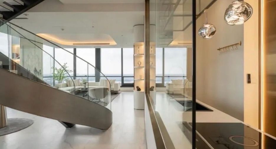 For rent 3 bedrooms condo in Khlong Toei, Bangkok