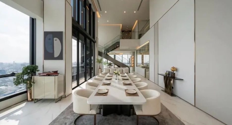 For rent 3 bedrooms condo in Khlong Toei, Bangkok